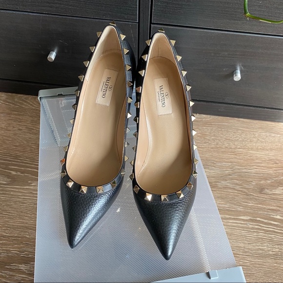 Valentino Classic Rockstuds Black Pumps - Picture 3 of 8